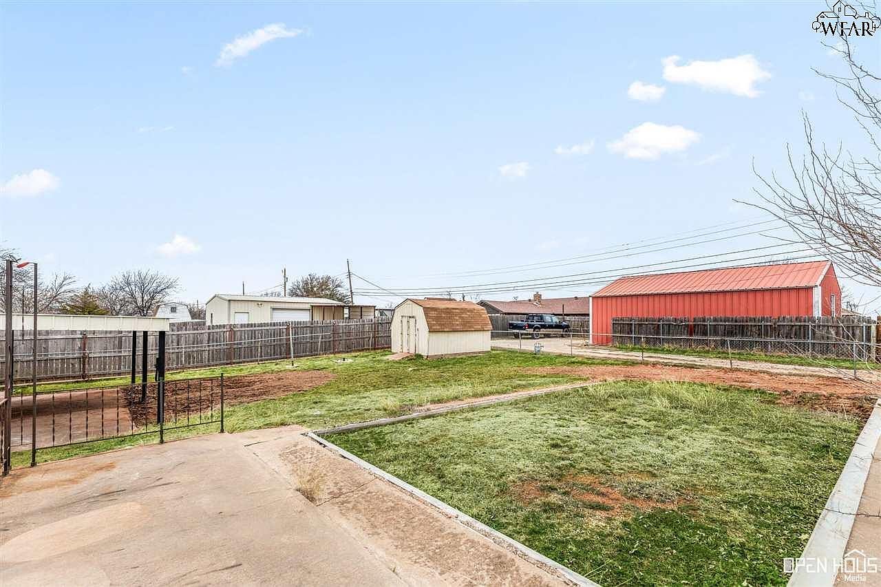 504 W Rebecca Ave Iowa Park, TX 76367 | Single Family