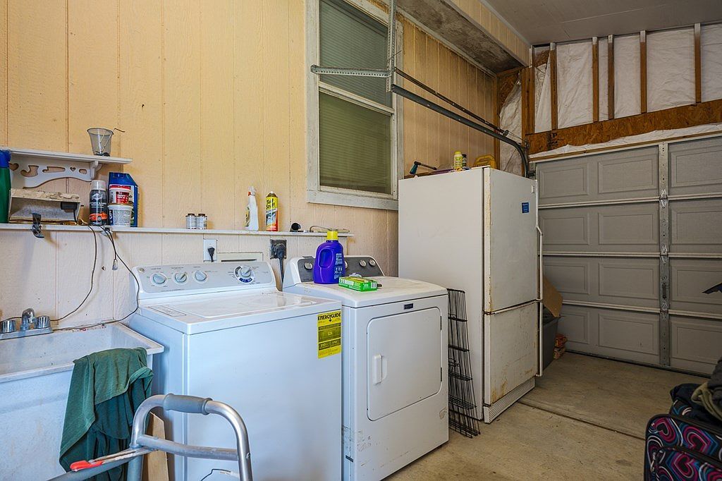 1003 S Pearl St Rockport, TX 78382  | Single Family