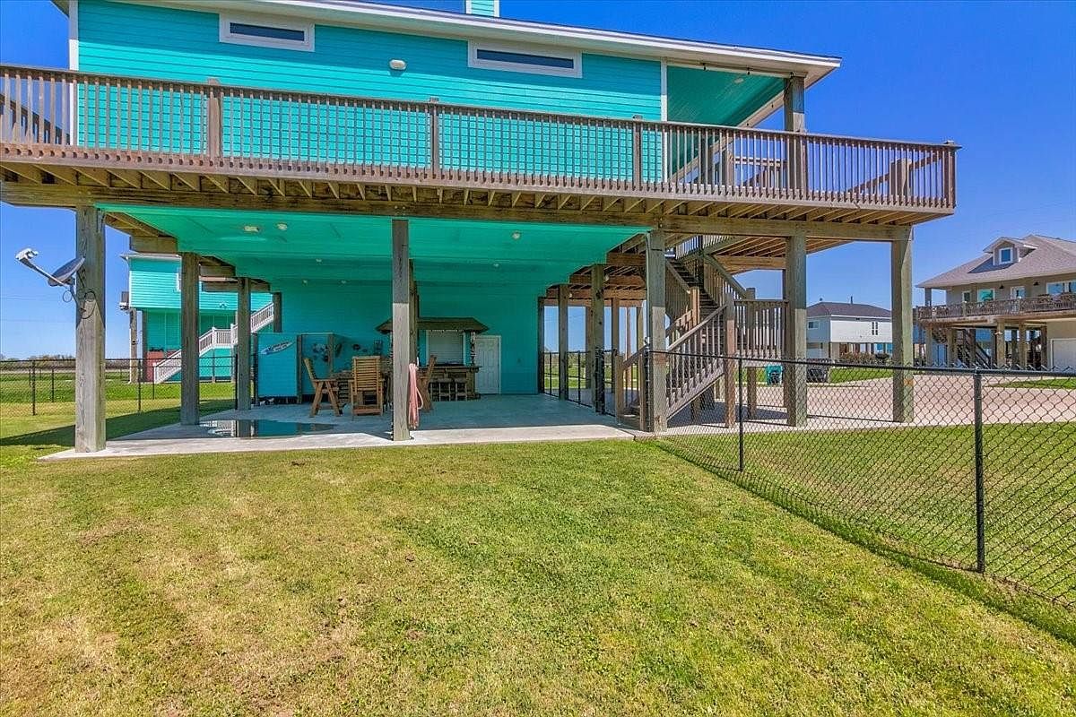 975 Tidelands Crystal Beach, TX 77650 | Single Family