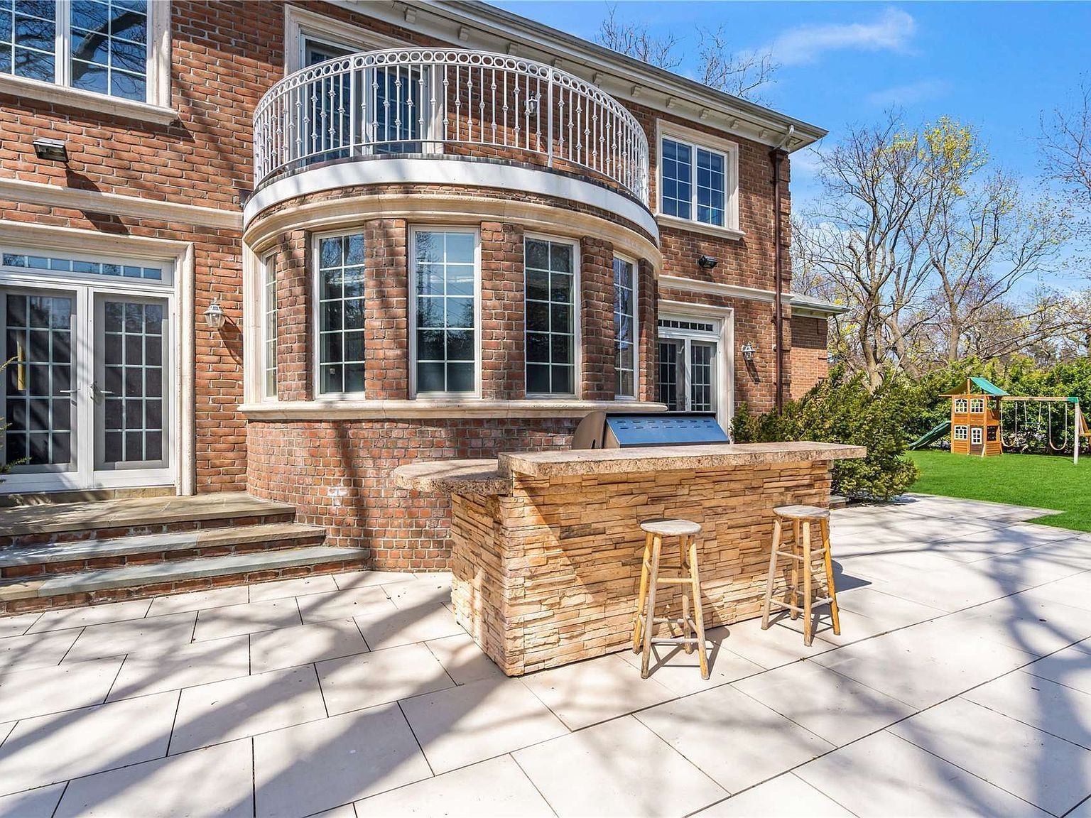 48 Wood Valley Ln Pt Washington, NY 11050 | Single Family