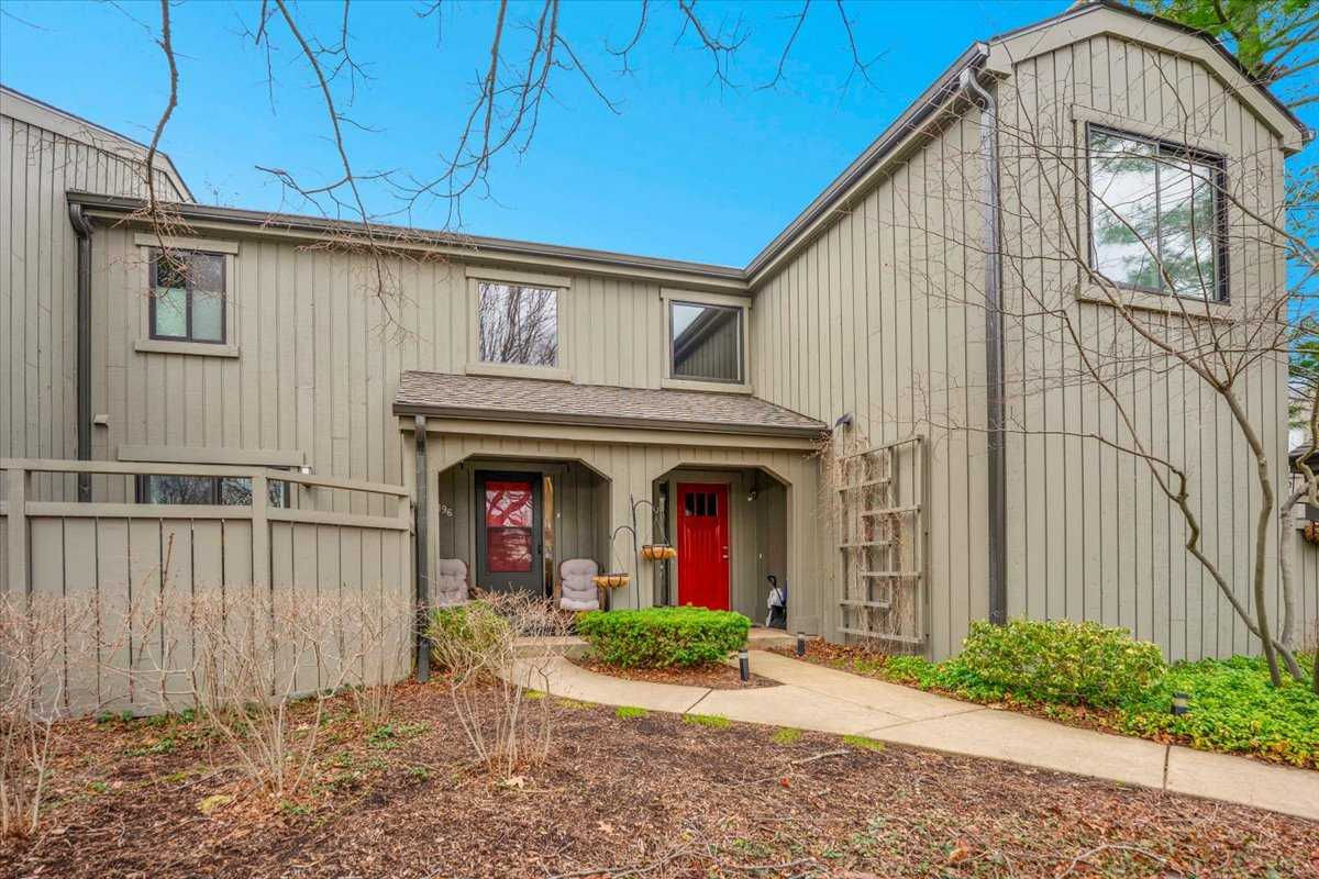 196 North Shoreline Road, Lake Barrington, IL, USA, 60010  | Town Home