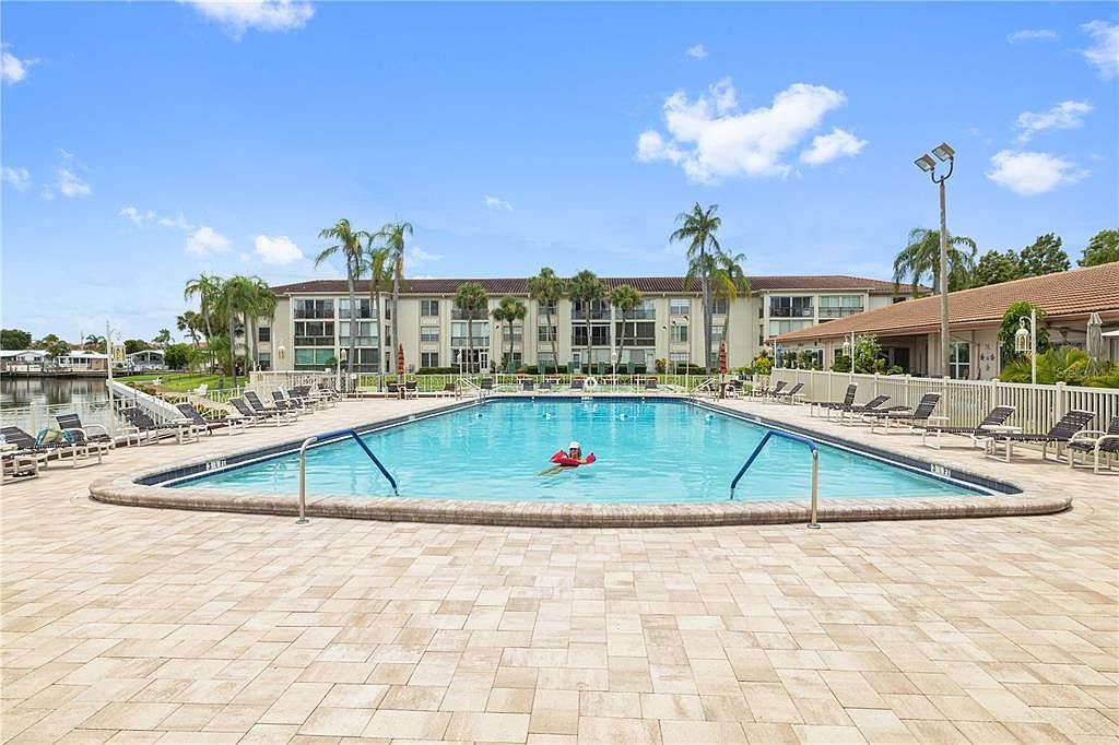 19029 Us Highway 19 N APT 3-1 Clearwater, FL 33764  | Condominium