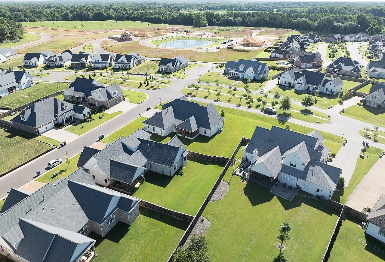 2015 Greenbrier Lakes Blvd N Collierville, TN 38017  | Single Family