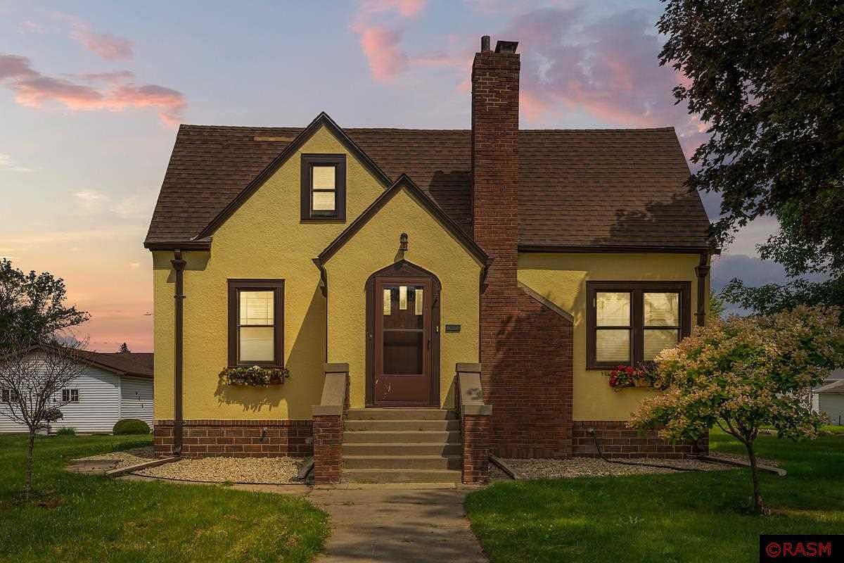 718 6th St N Saint James, MN 56081  | Single Family