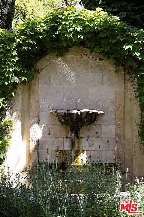 1160 Chantilly Rd Los Angeles, CA 90077  | Single Family