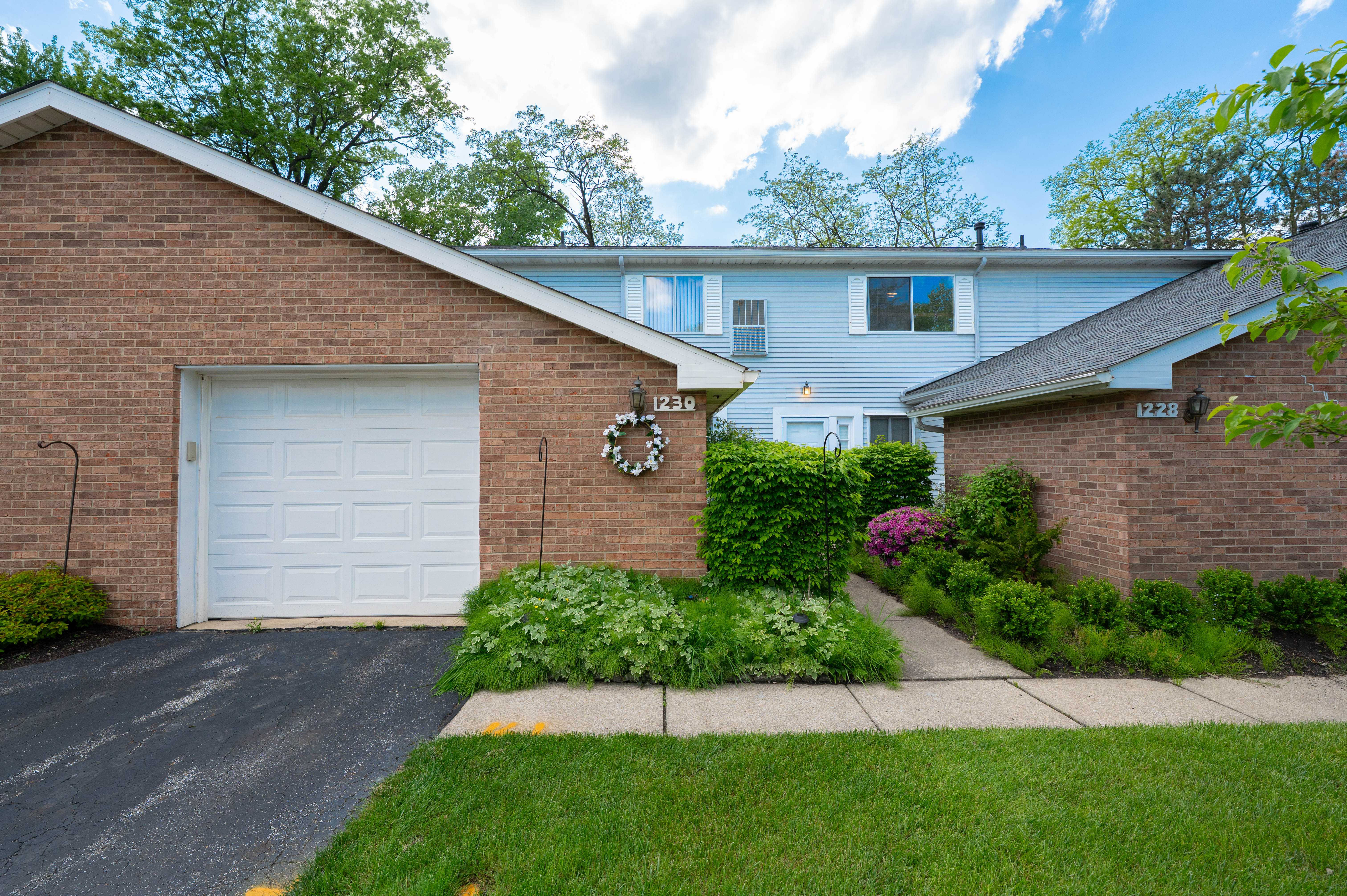 1230 Ramblewood Trail, Cleveland, OH, USA, 44121 - Thumbnail 2