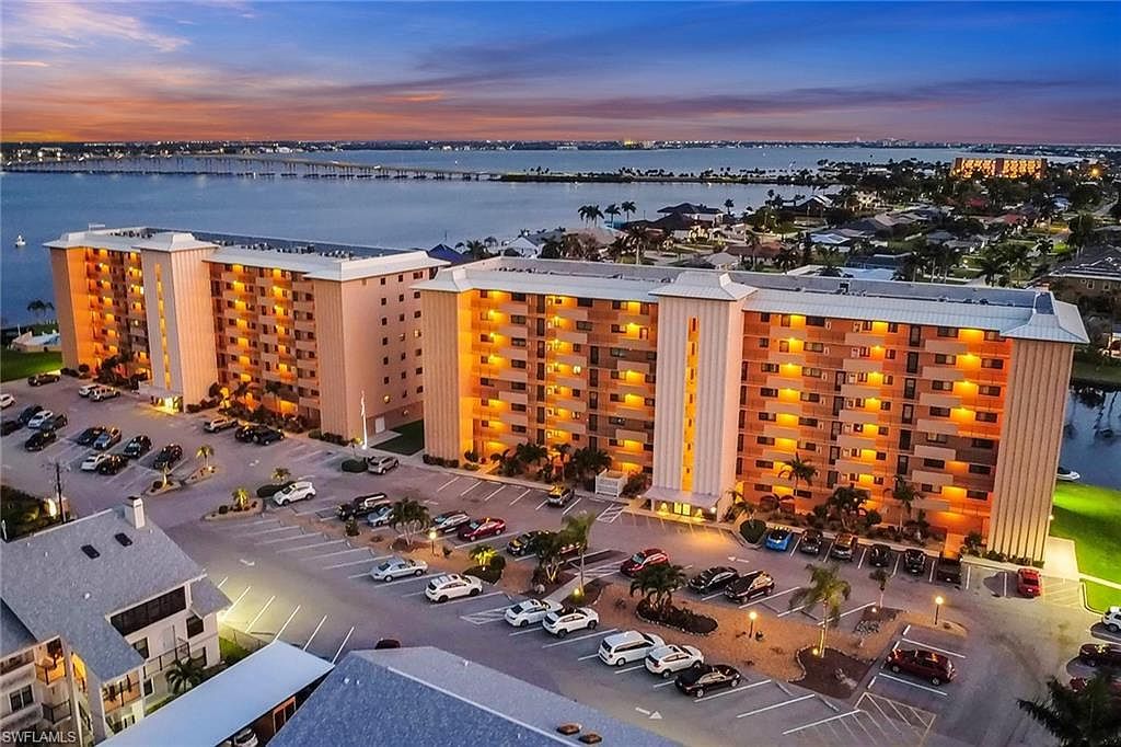 4260 SE 20th Pl APT 402 Cape Coral, FL 33904 | Condominium