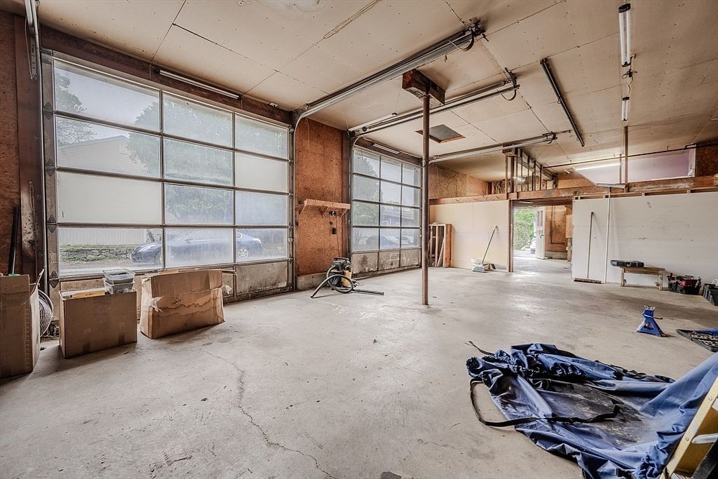 79 B St Dracut, MA 01826  | Single Family