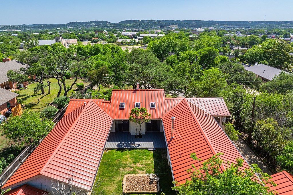 818 Bulwer Ave Kerrville, TX 78028  | Single Family