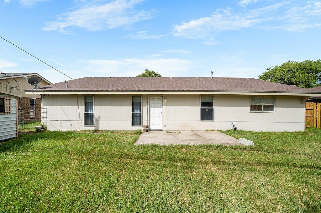 1620 Cheyenne St Portland, TX 78374 | Single Family