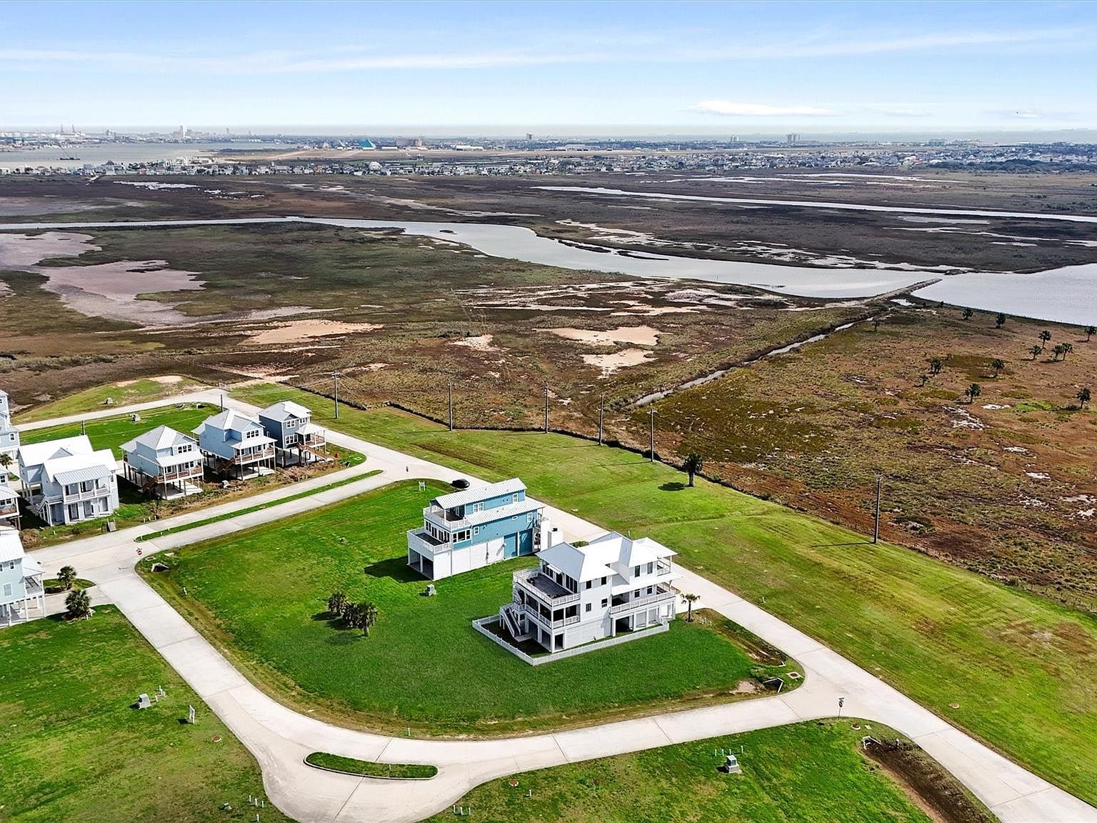 10818 Sweetwater Cove Blvd Galveston, TX 77554  | Single Family