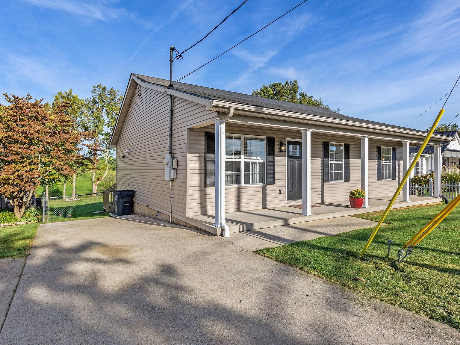 734 N 3rd St Richmond, KY 40475  | Single Family