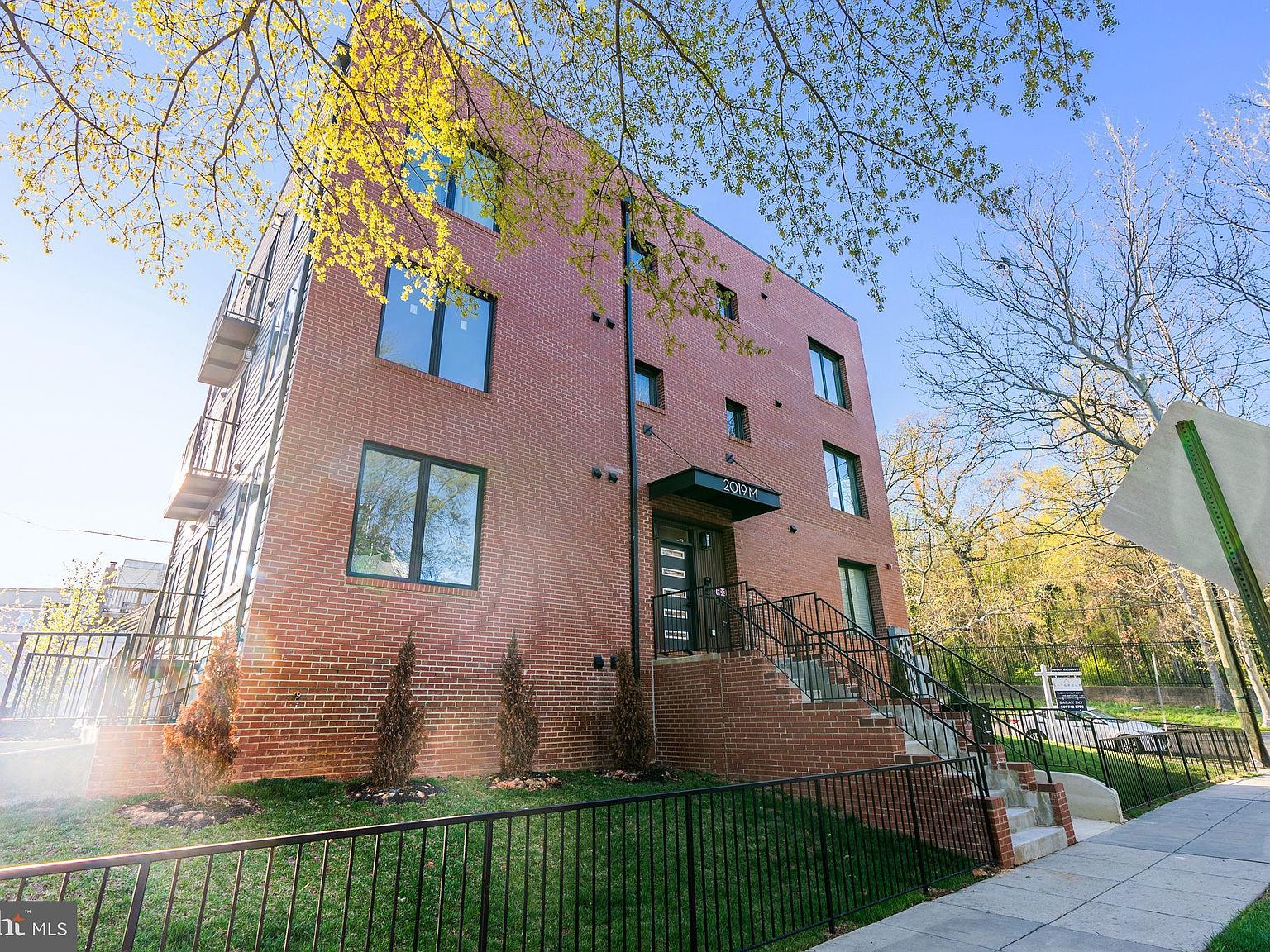 2019 M St NE #PENTHOUSE 9 Washington, DC 20002  | Condominium