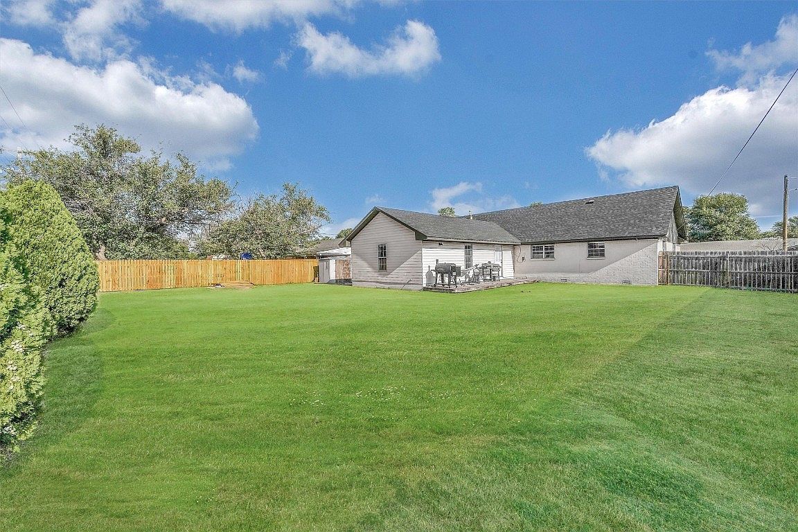 208 Mockingbird Dr S Altus, OK 73521  | Single Family