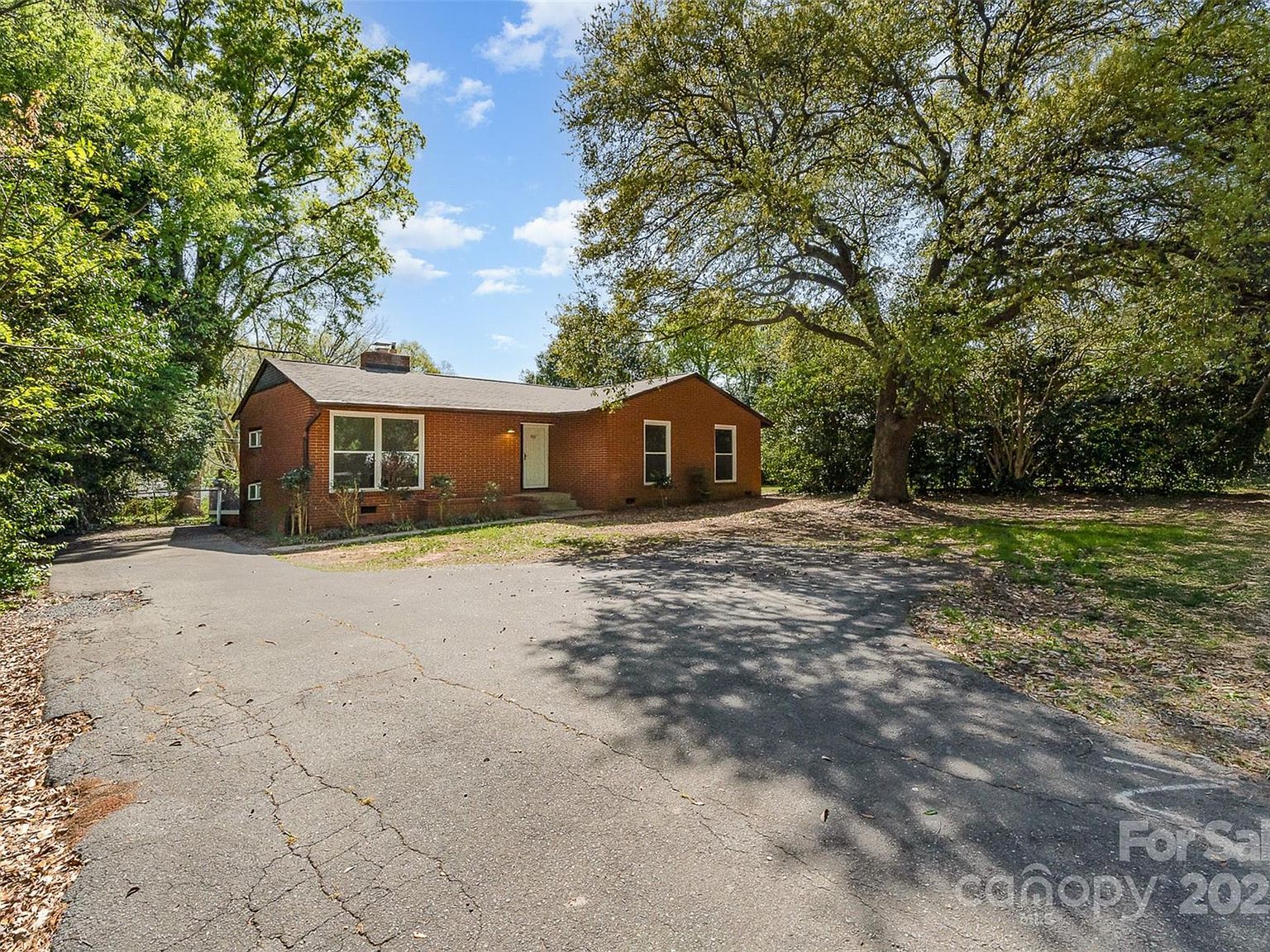 900 E Woodlawn Rd Charlotte, NC 28209  | Single Family