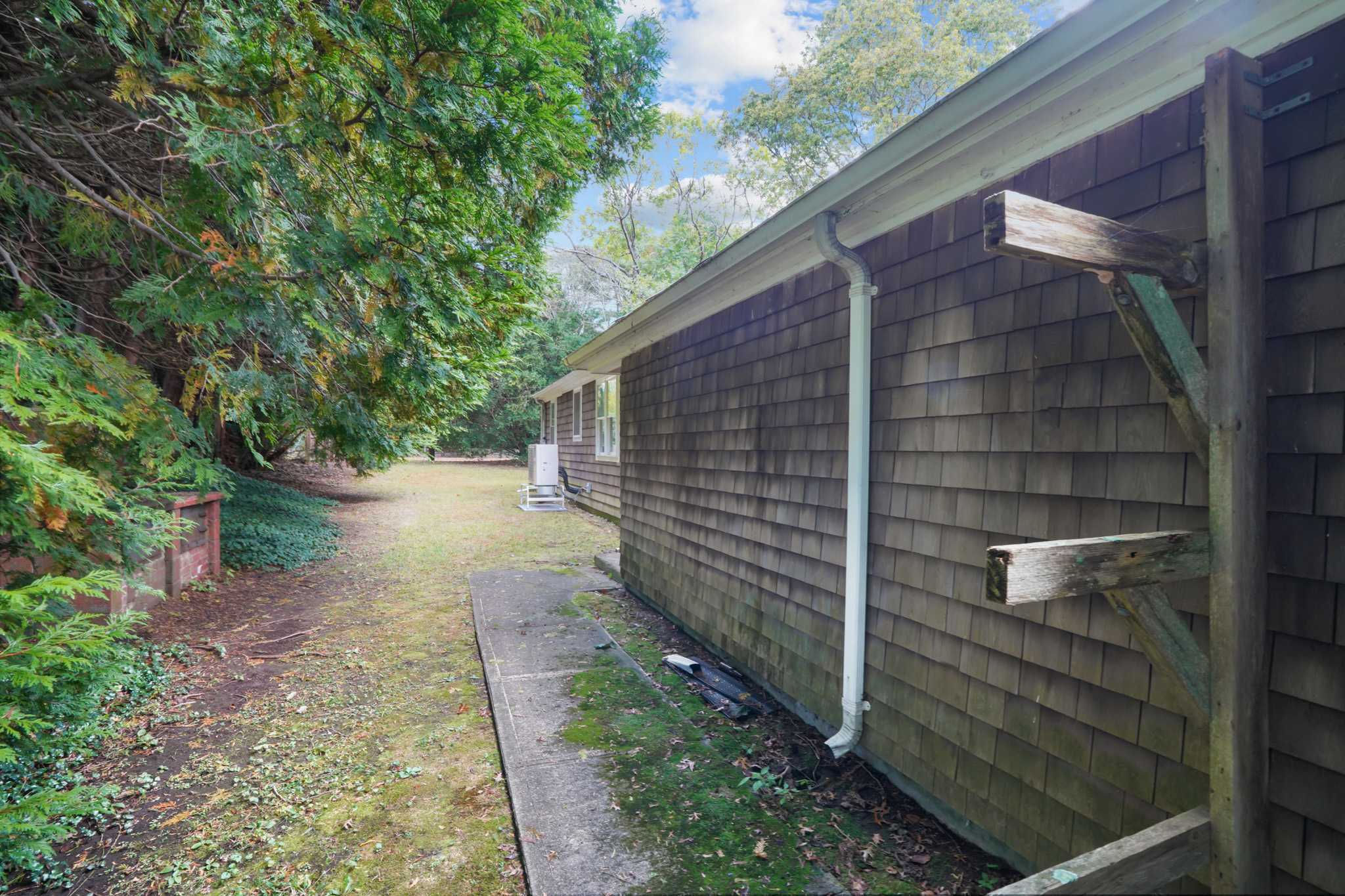 1 Tarleton Road, South Kingstown, RI, USA, 2879  | Single Family