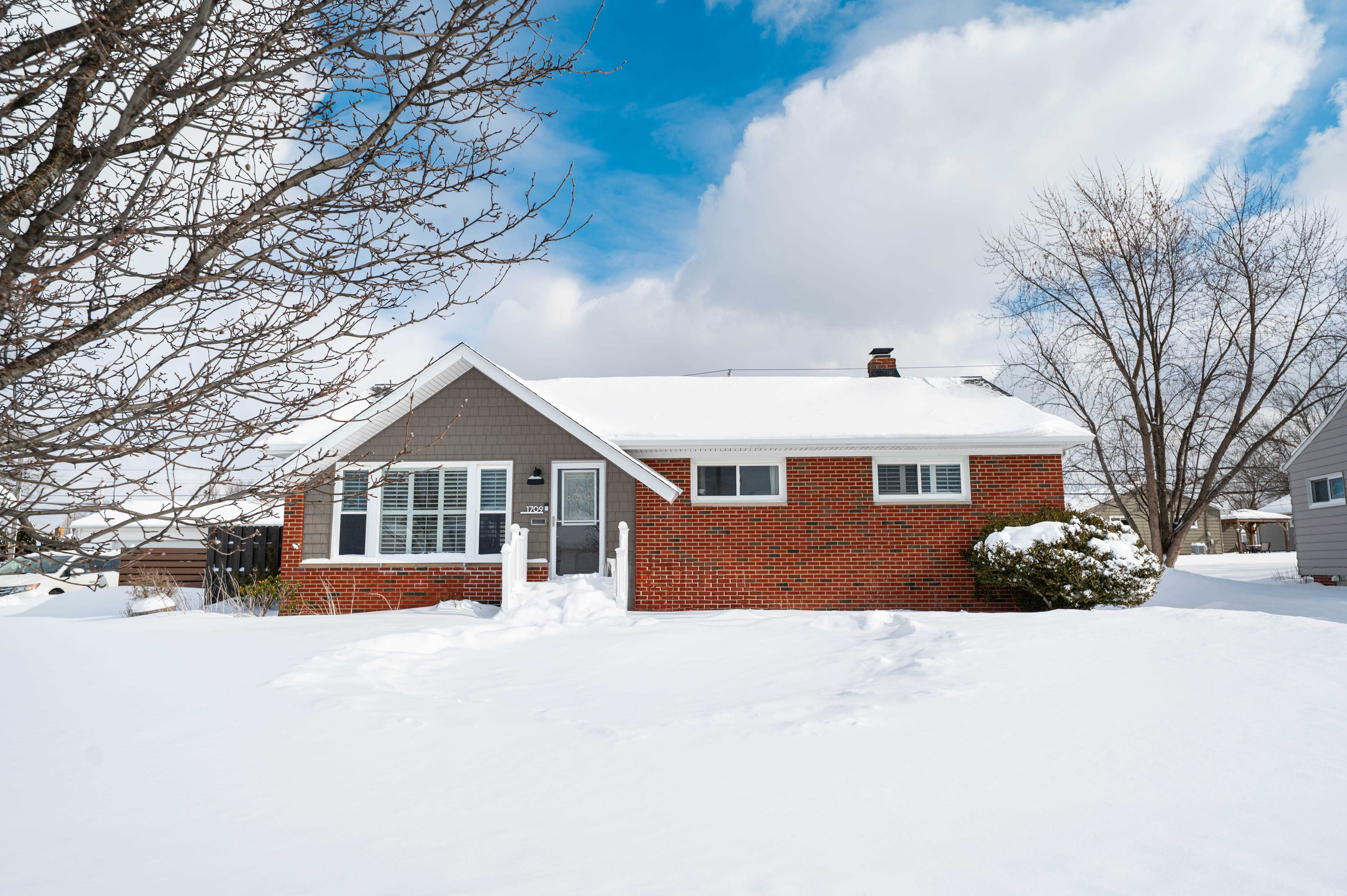 1709 Roselawn Road, Mayfield Heights, OH, USA, 44124 - Thumbnail 2