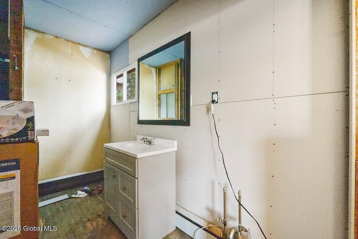 31 Kellogg Rd Stillwater, NY 12170  | Single Family