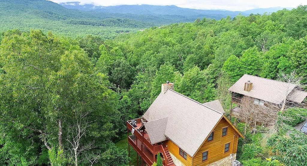 521 Deer Path Ln Gatlinburg, TN 37738  | Single Family