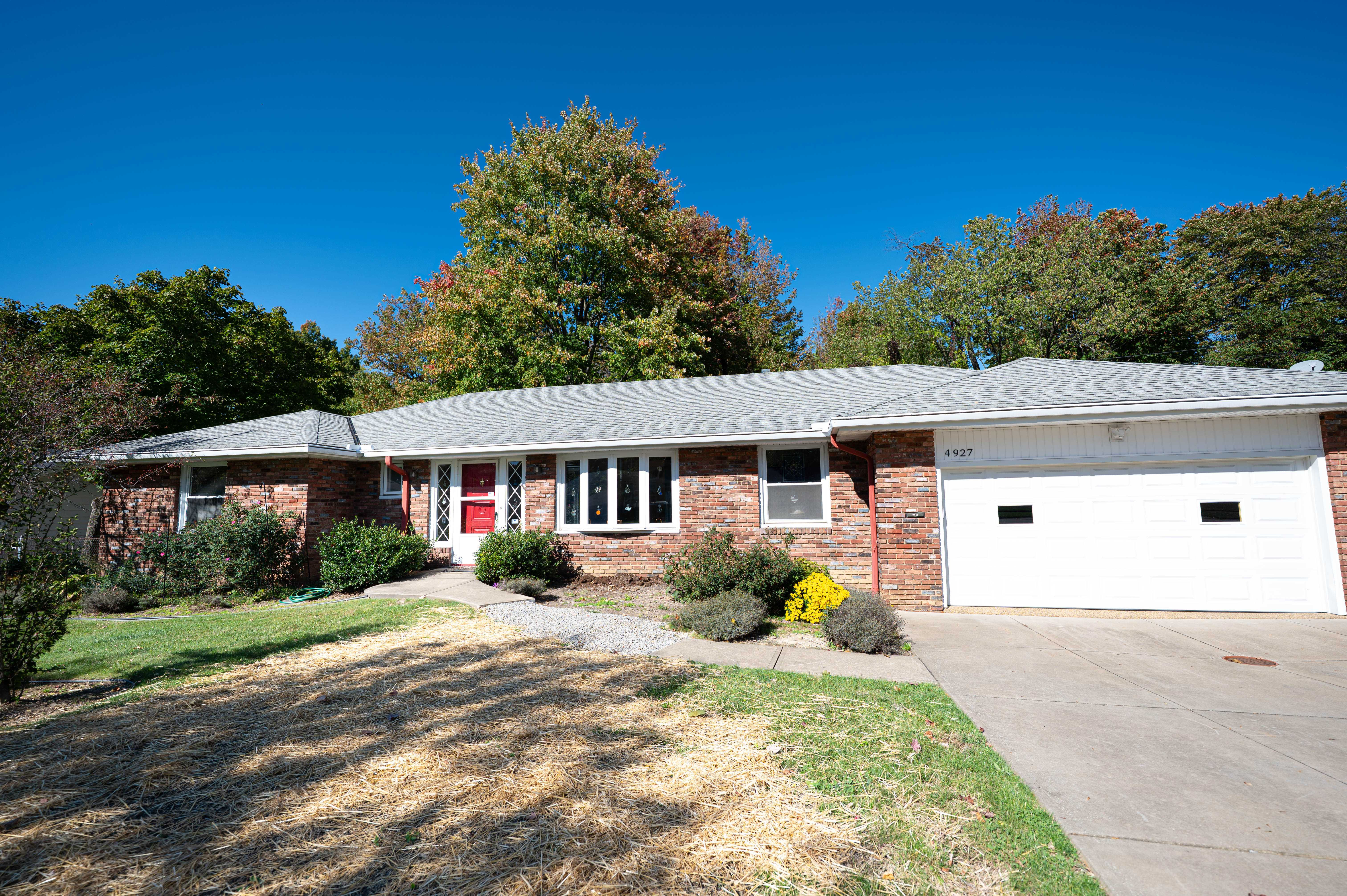 4927 Delevan Dr, Lyndhurst, OH, USA, 44124 - Thumbnail 2