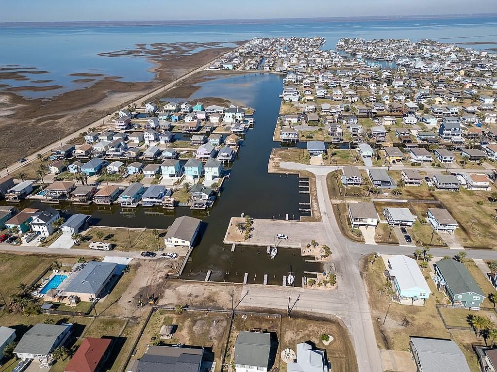 16603 Jamaica Cove Rd Jamaica Beach, TX 77554 | Single Family