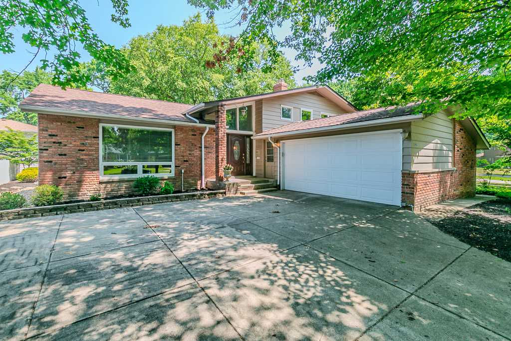 5593 Harleston Drive, Lyndhurst, OH, USA, 44124  | Single Family