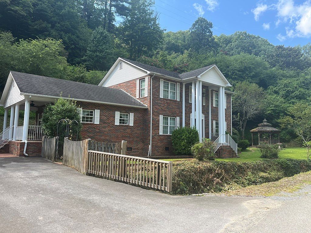 4032 Poplar Creek Rd Grundy, VA 24614  | Single Family