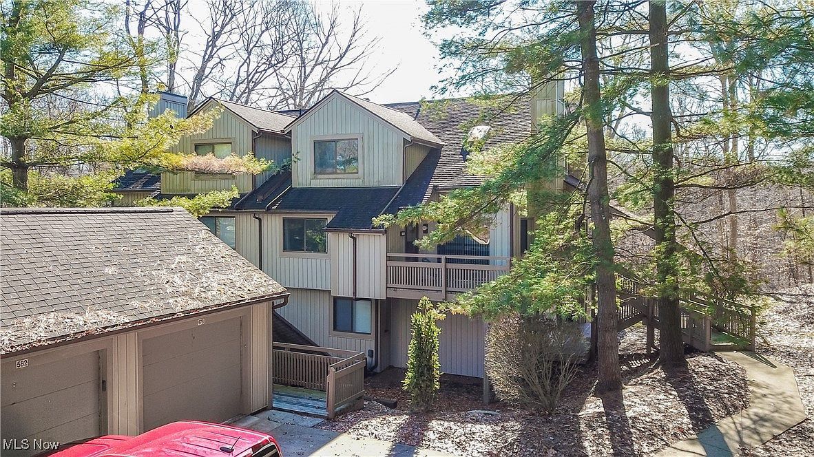 582 Meredith Ln Cuyahoga Falls, OH 44223  | Condominium