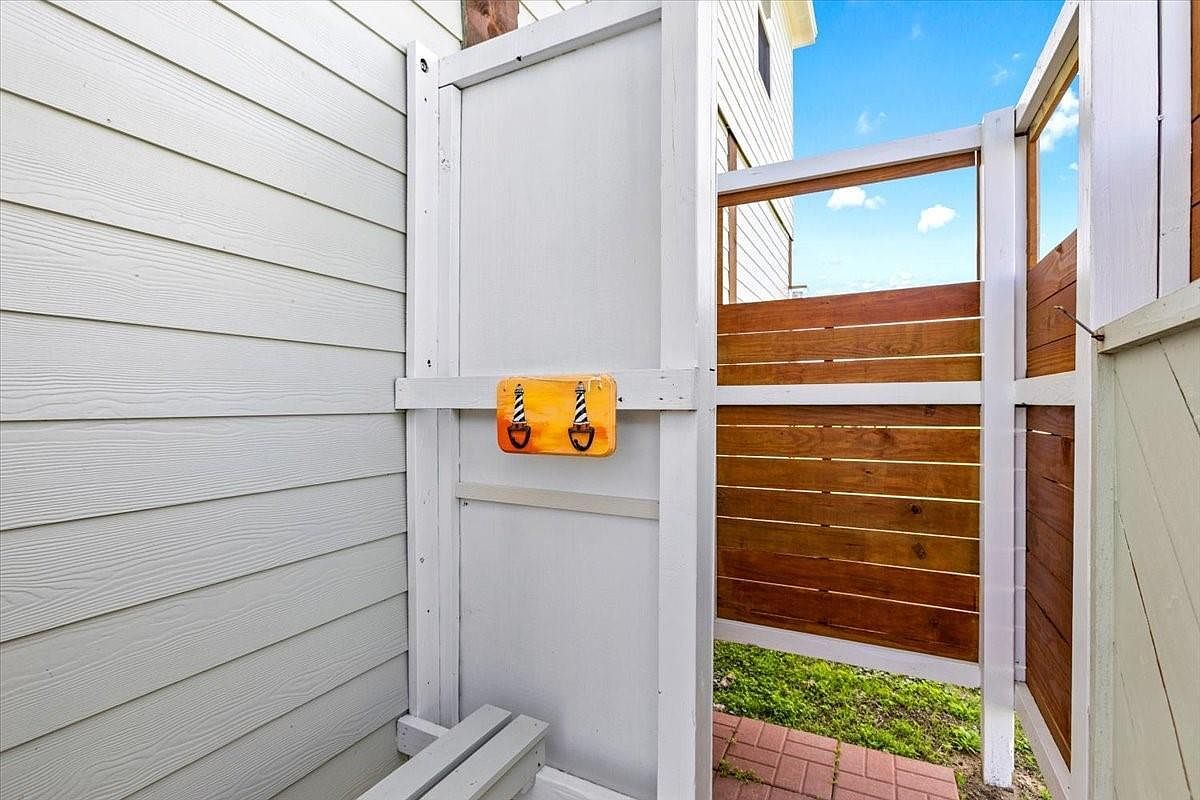 919 Eastview Crystal Beach, TX 77650 | Single Family