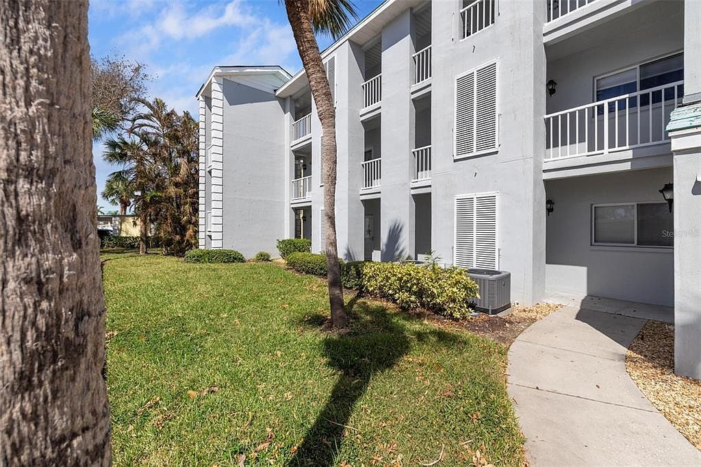 408 Cerromar Cir S UNIT 130 Venice, FL 34293  | Condominium