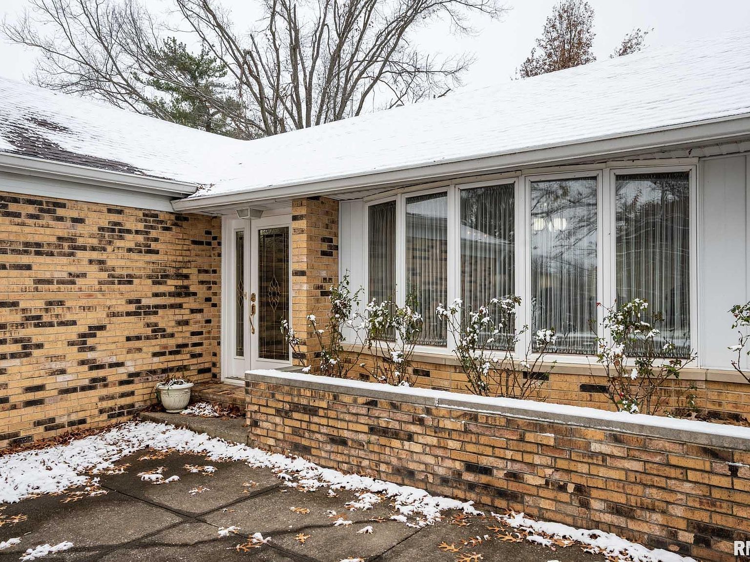 105 Woodlake Ln Eldorado, IL 62930 - Thumbnail 4