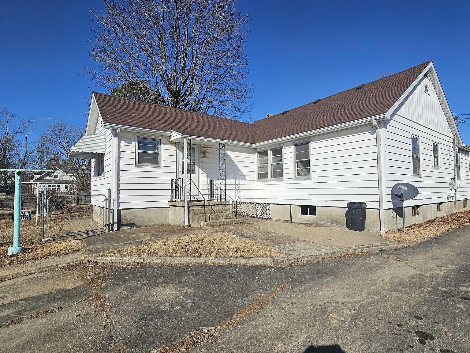 409 W 13th St Johnston City, IL 62951 - Thumbnail 4