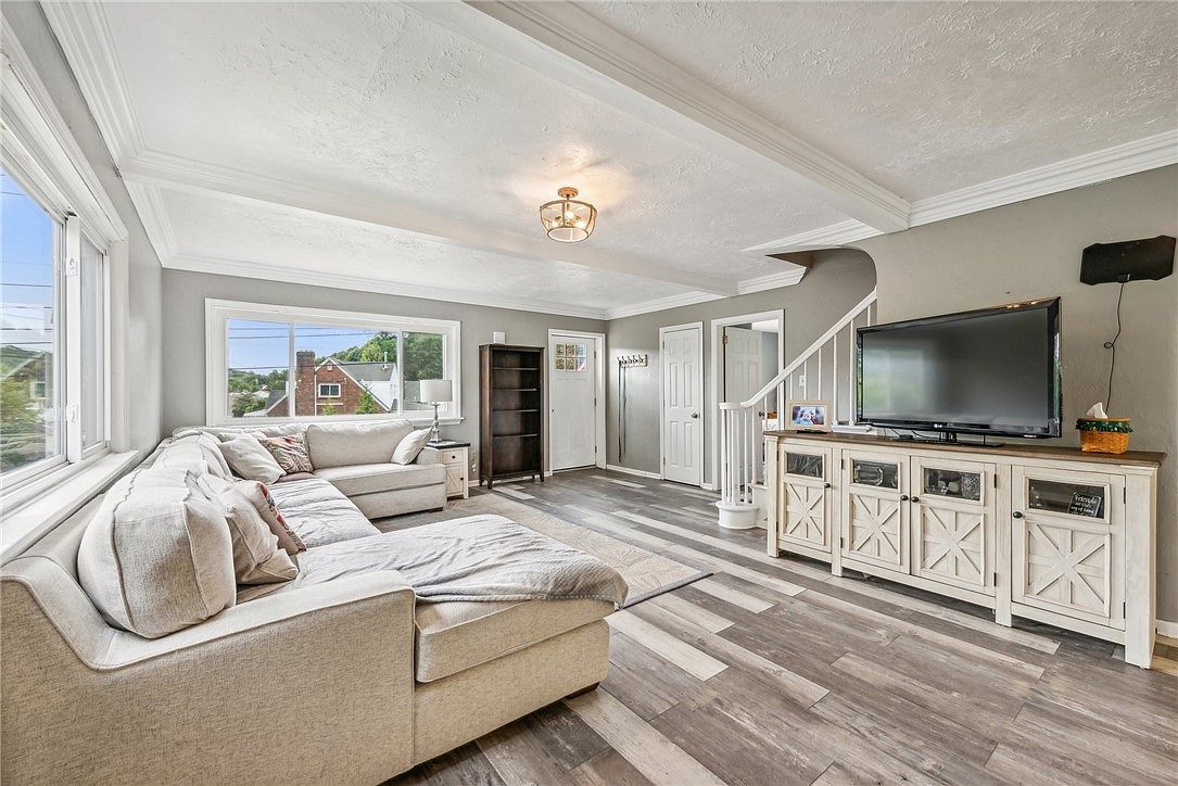 301 Lewis Ave Jeannette, PA 15644 - Thumbnail 4