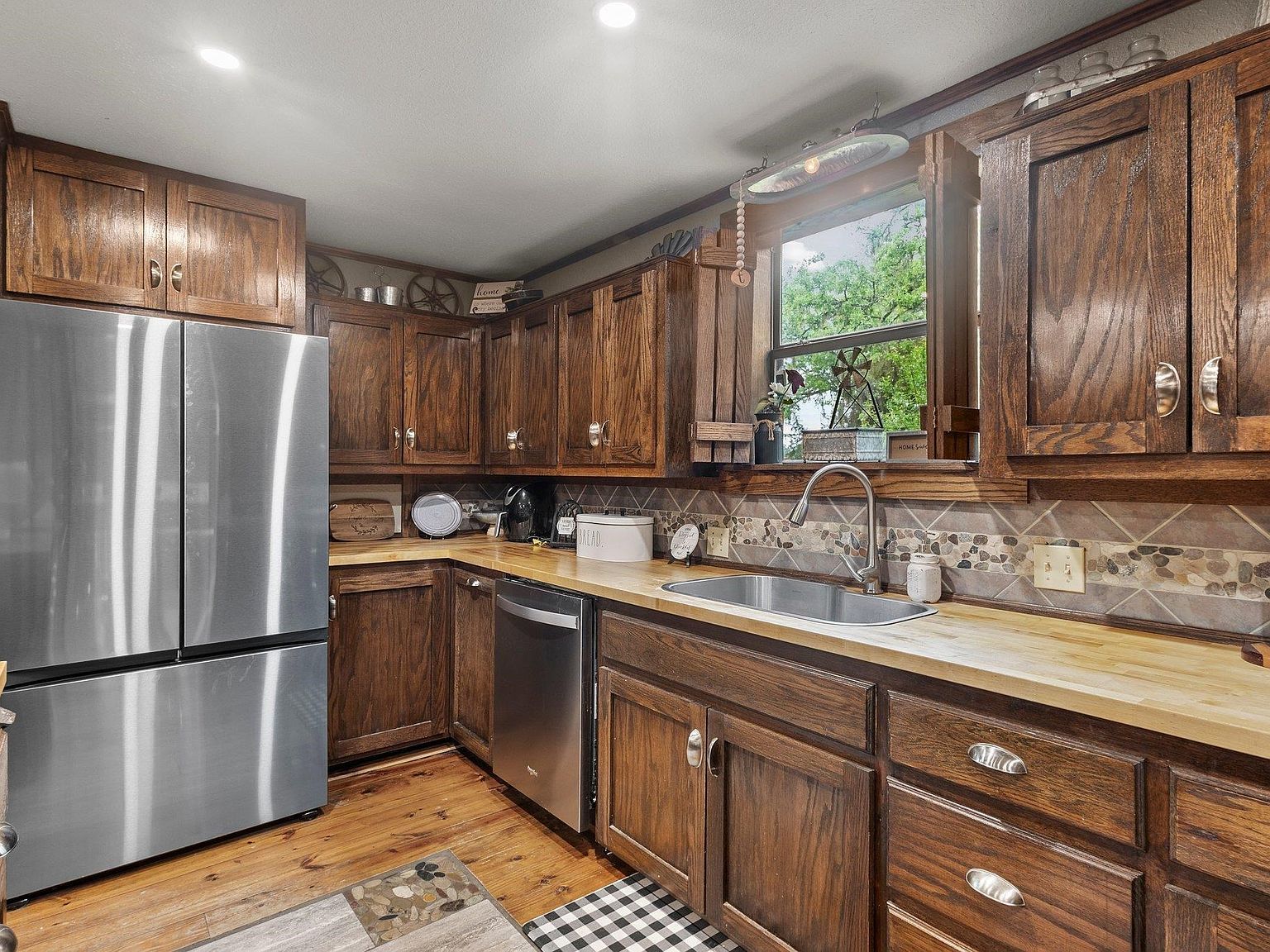 8743 Ranch Rd Village Mills, TX 77663 - Thumbnail 4