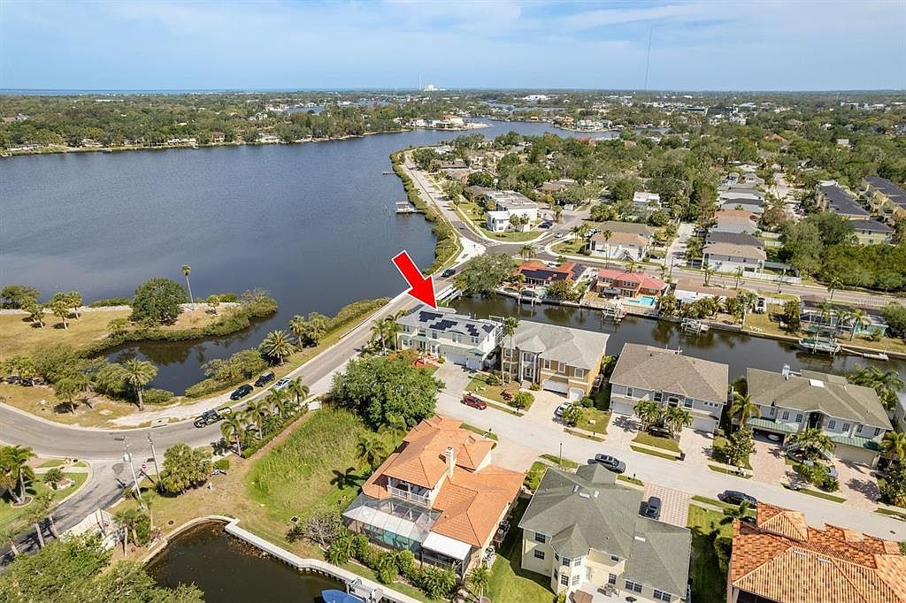 339 Manatee Ln Tarpon Springs, FL 34689 - Thumbnail 4