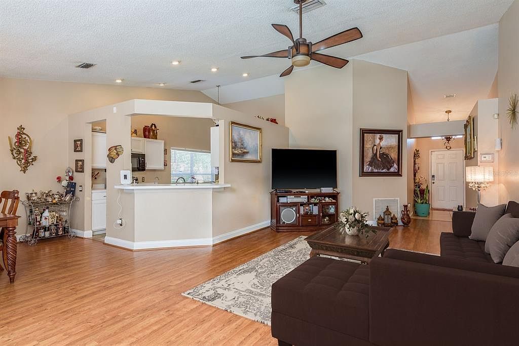 1786 Biarritz Cir Tarpon Springs, FL 34689 - Thumbnail 4