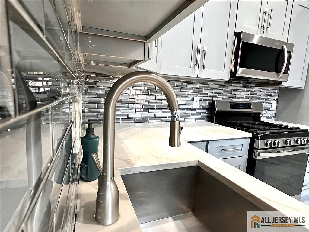 341 Wimbeldon Ct North Brunswick, NJ 08902 - Thumbnail 4