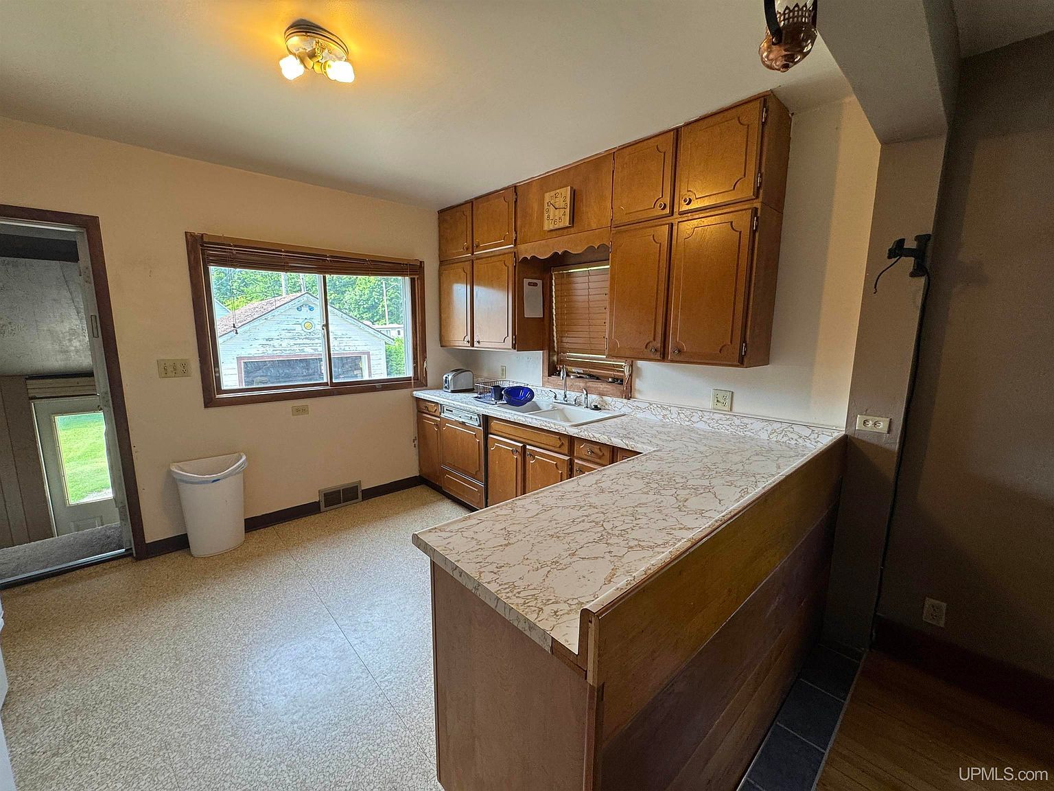 211 Michigan Ave Crystal Falls, MI 49920 - Thumbnail 4