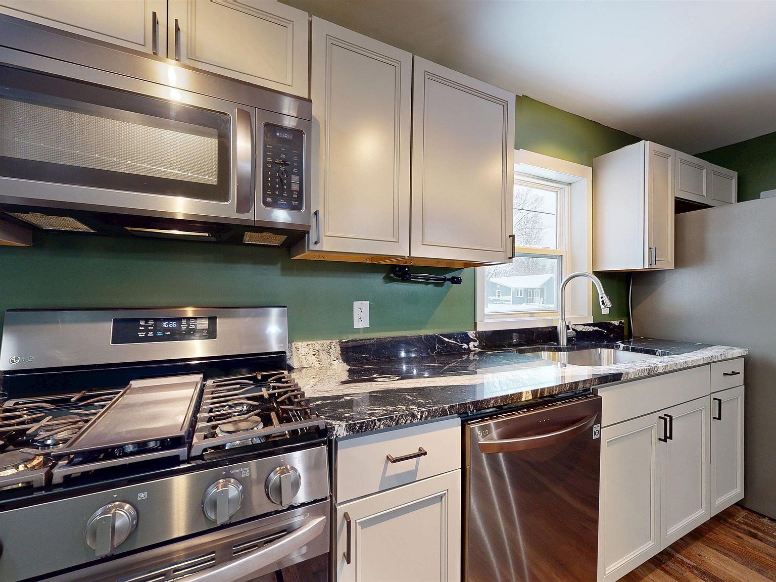 1913 W Ridge St Marquette, MI 49855 - Thumbnail 4