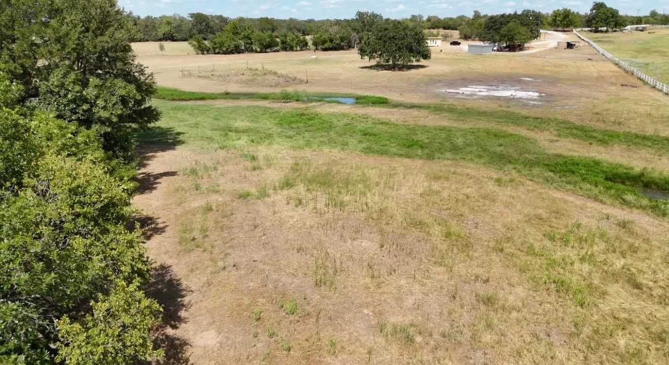 222 Powell Ln Elgin, TX 78621 - Thumbnail 4