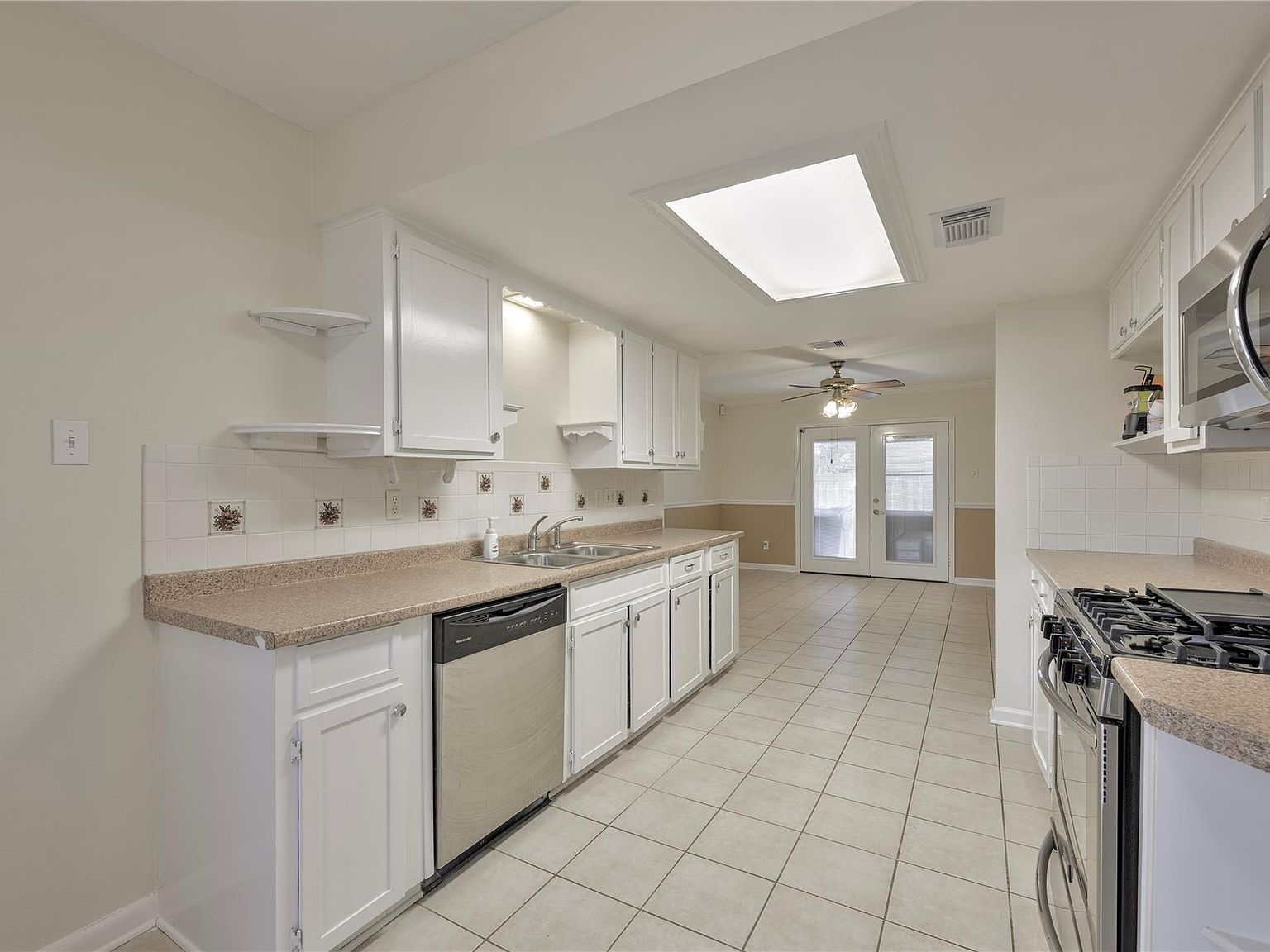 6363 French Chateau Dr Houston, TX 77088 - Thumbnail 4