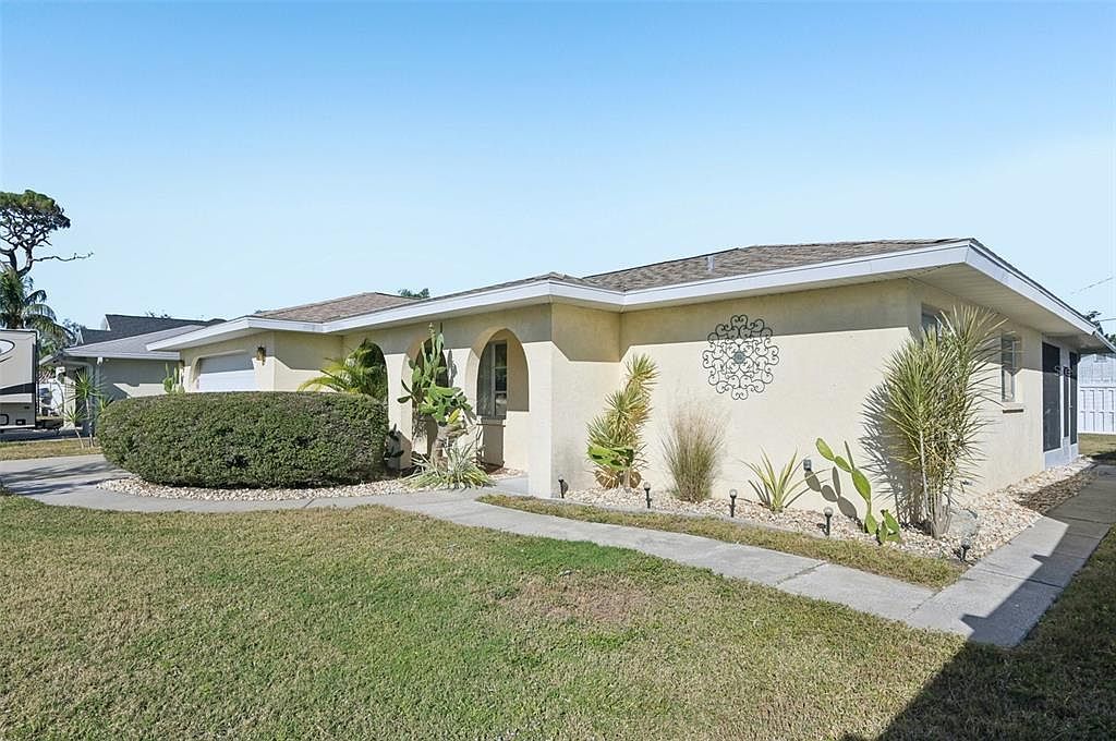 1741 Bayonne St Sarasota, FL 34231 - Thumbnail 4