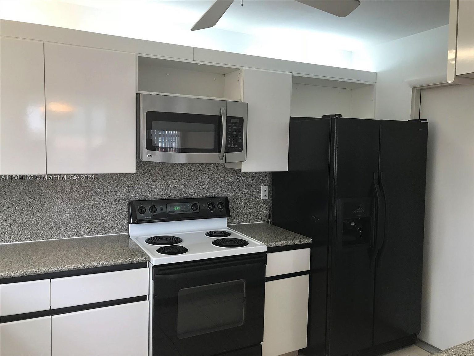 1825 S Ocean Dr APT 401 Hallandale, FL 33009 - Thumbnail 4