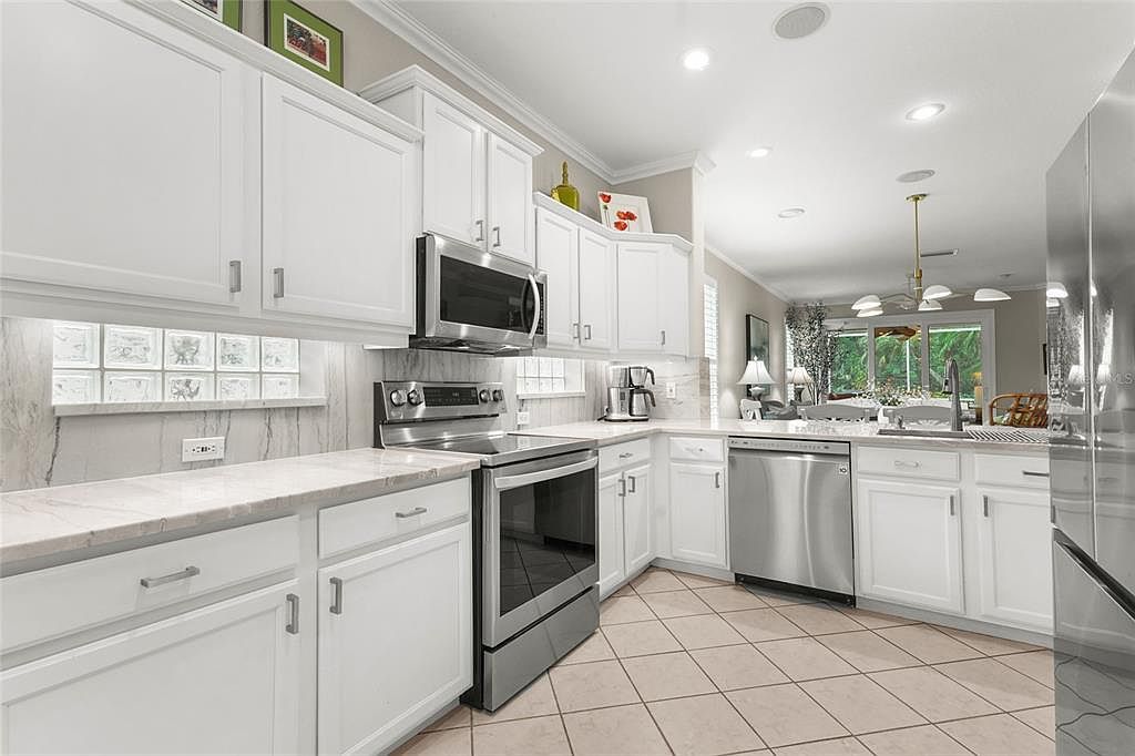 4840 Lakescene Pl Sarasota, FL 34243 - Thumbnail 4