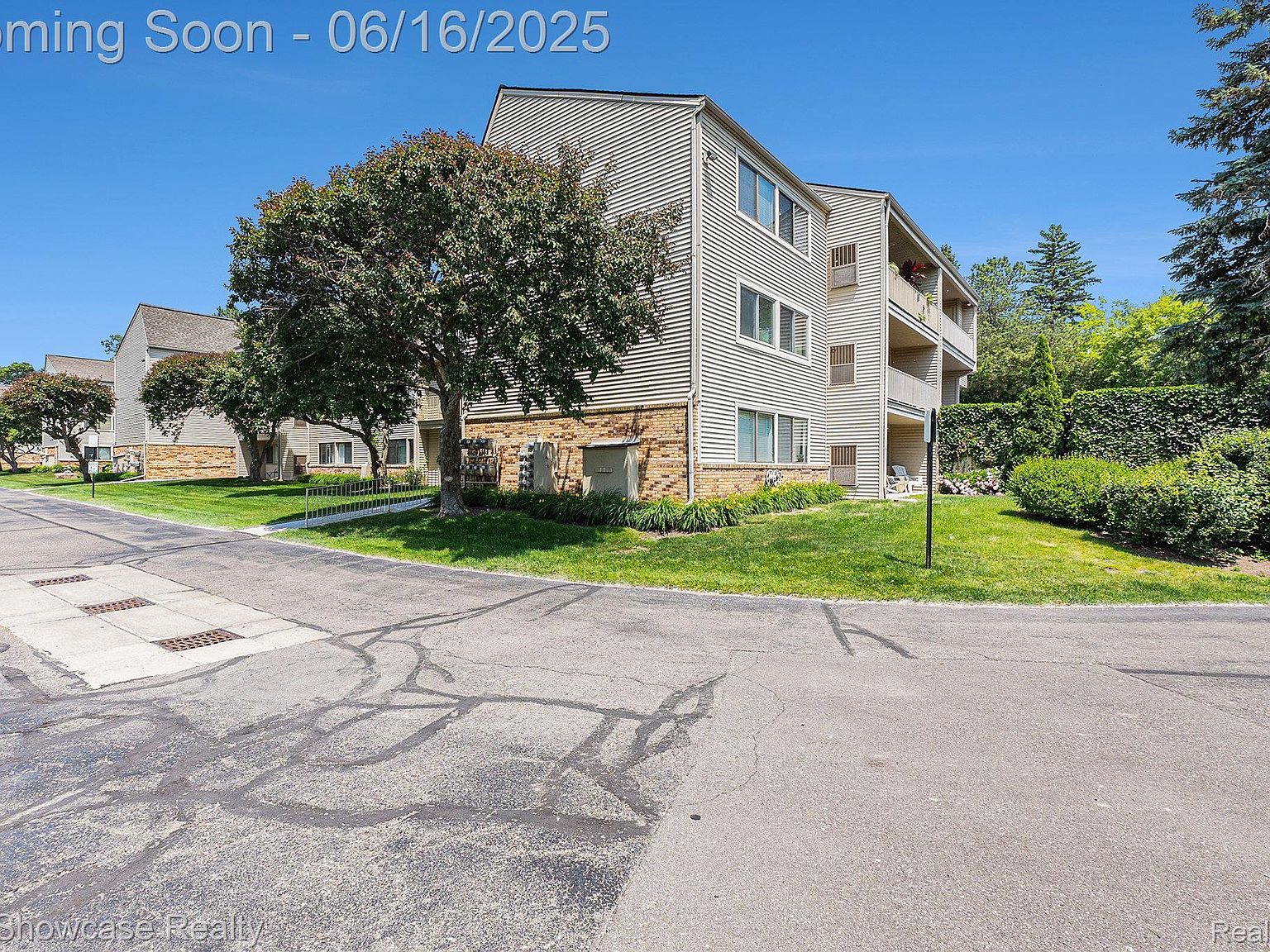 3835 Lone Pine Rd West Bloomfield, MI 48323 - Thumbnail 4