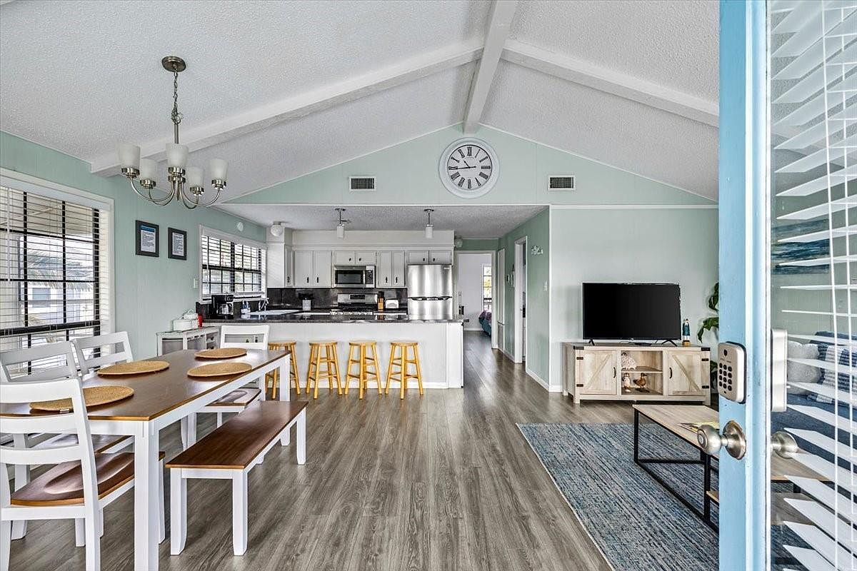 16611 Bahama Way Jamaica Beach, TX 77554 - Thumbnail 4