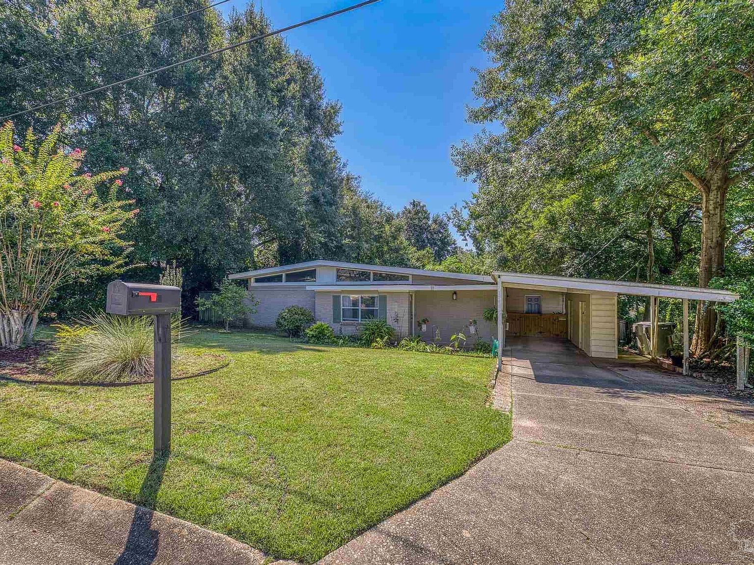 921 Lagoon Dr Pensacola, FL 32505 - Thumbnail 4