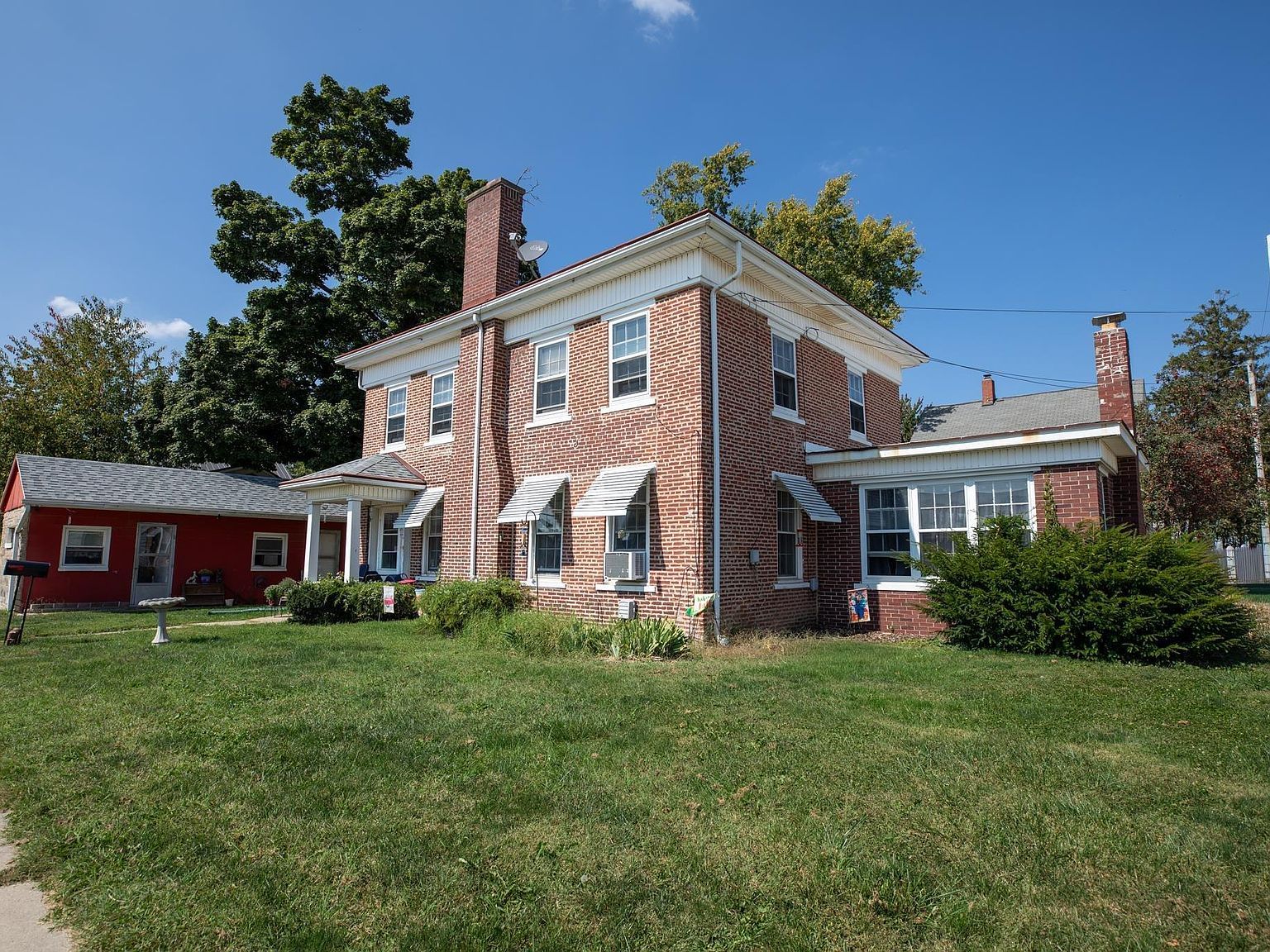 202 W Center St Bourbon, IN 46504 - Thumbnail 4