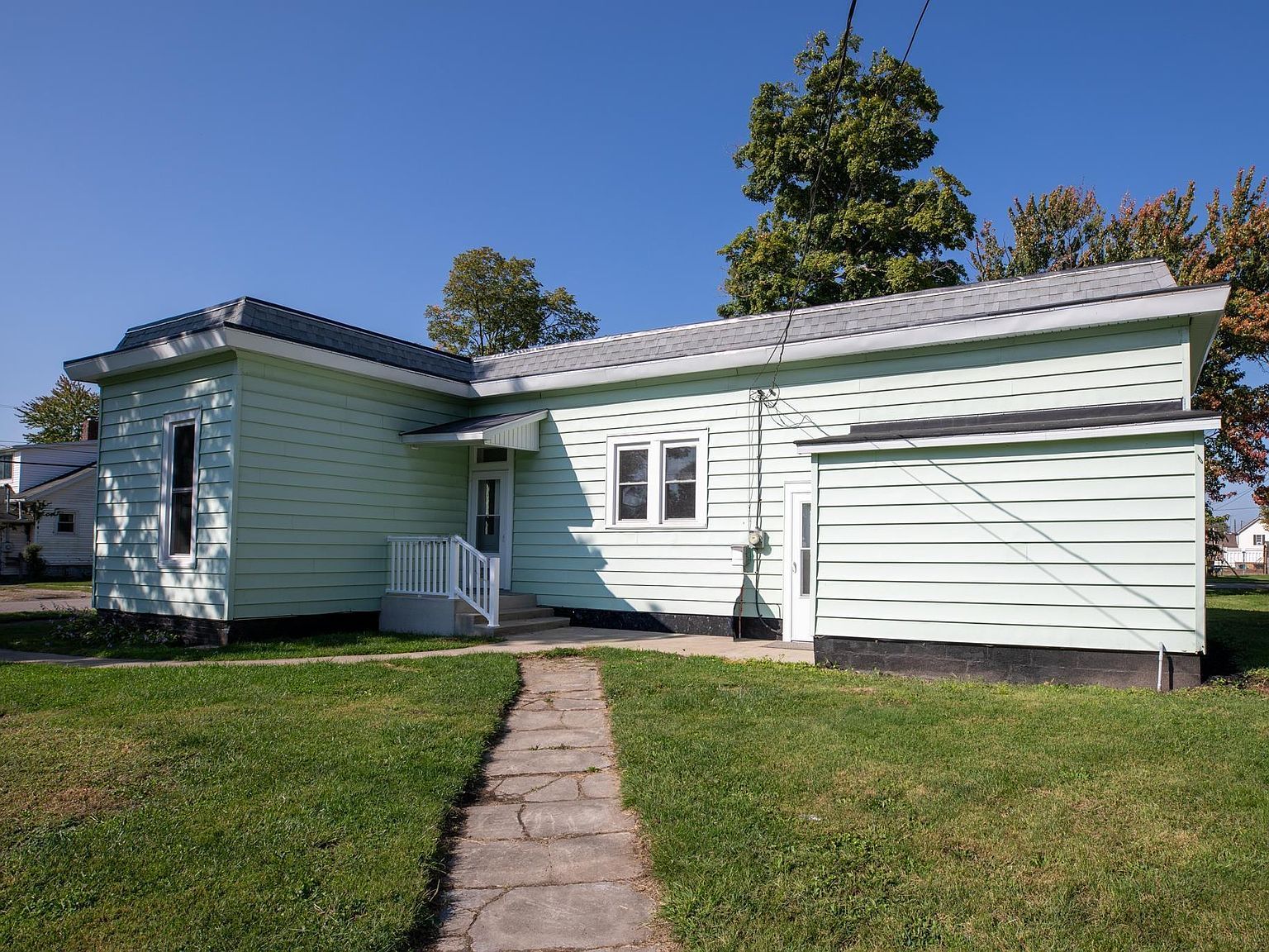 301 E North St Bourbon, IN 46504 - Thumbnail 4