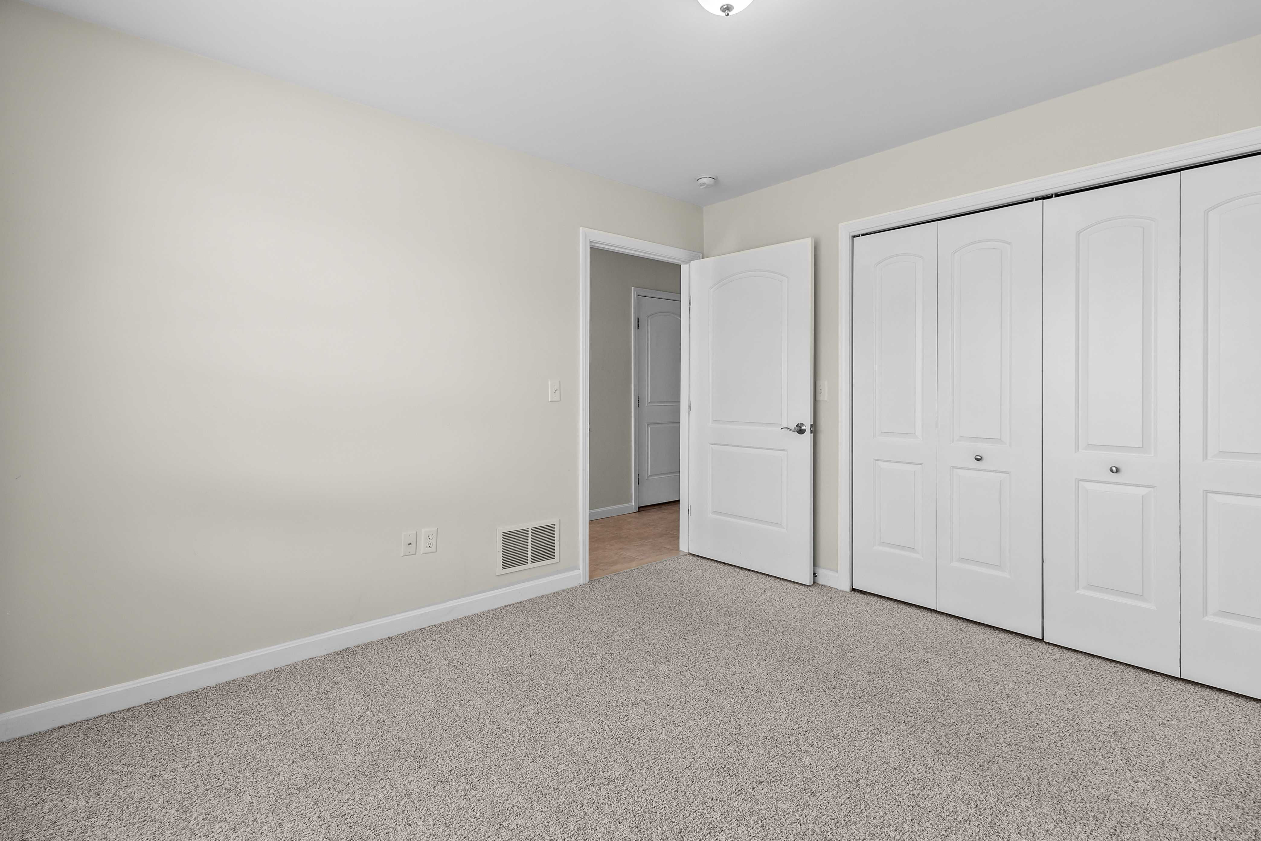 2703 Village Green Circle, Coventry, RI, USA, 2816 - Thumbnail 4